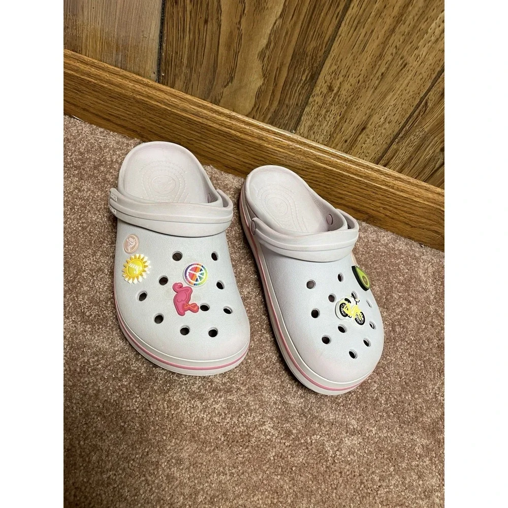 Crocs‎ Girls Size J 6 Pink Crocs 5 Jibbitz Charms